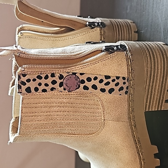 Blowfish Chelsea boots with animal print embellishments - Picture 5 of 8